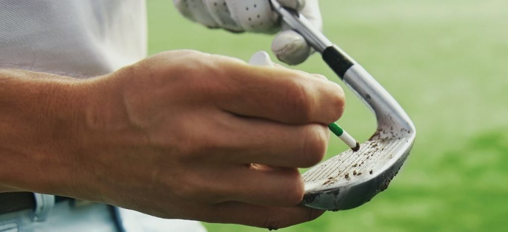 golf club cleaning closeup