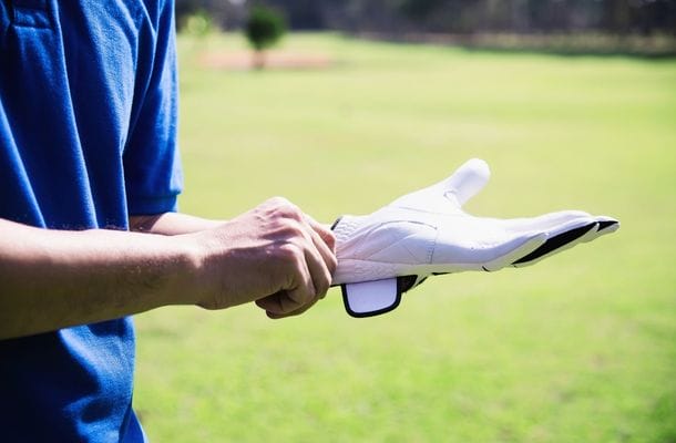 Do All Golfers Wear The Glove On The Left / Non-Dominant Hand